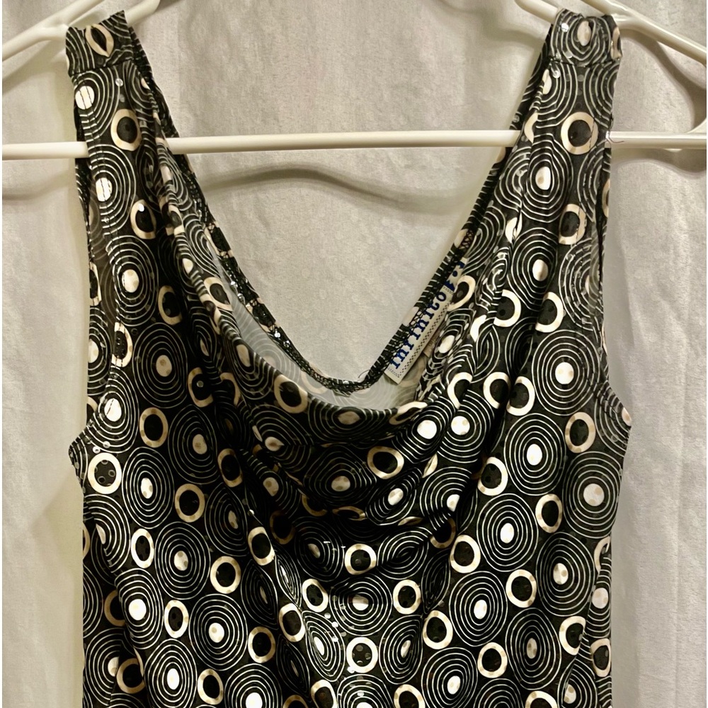 Blusa con estampando en círculos y lentejuelas: blanco, negro y crema